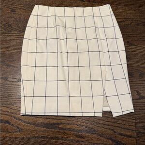 Banana Republic Elegant Cream Checkered Skirt Size 0P